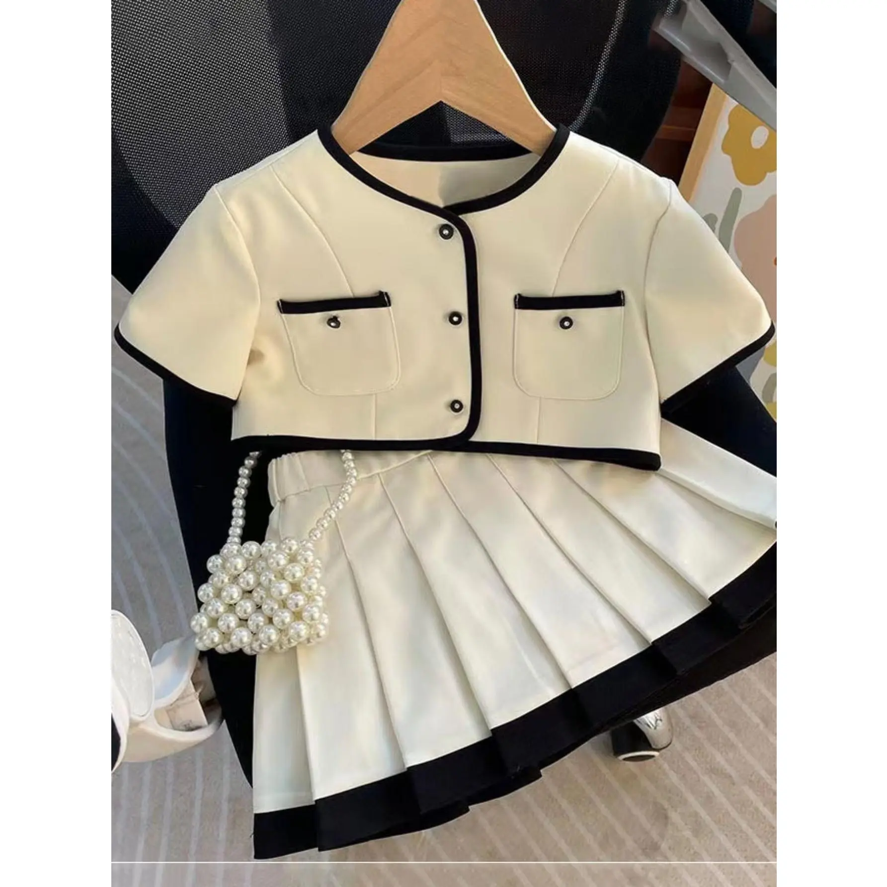 Girls' Two-Piece Set Shirt and Pleated Skirt| Fashionable Summer Outfit with School Style, Short Sleeve, Solid Color, Conventional Fit