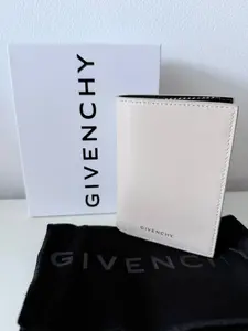 Pre-owned Textured calf leather Clutches & Wristlets Givenchy Two Tone Leather Card Holder Passport Wallet – with Box & Dust Bag