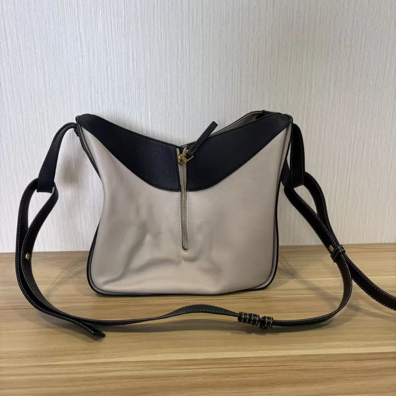Pre-owned Loewe Hammock Bag