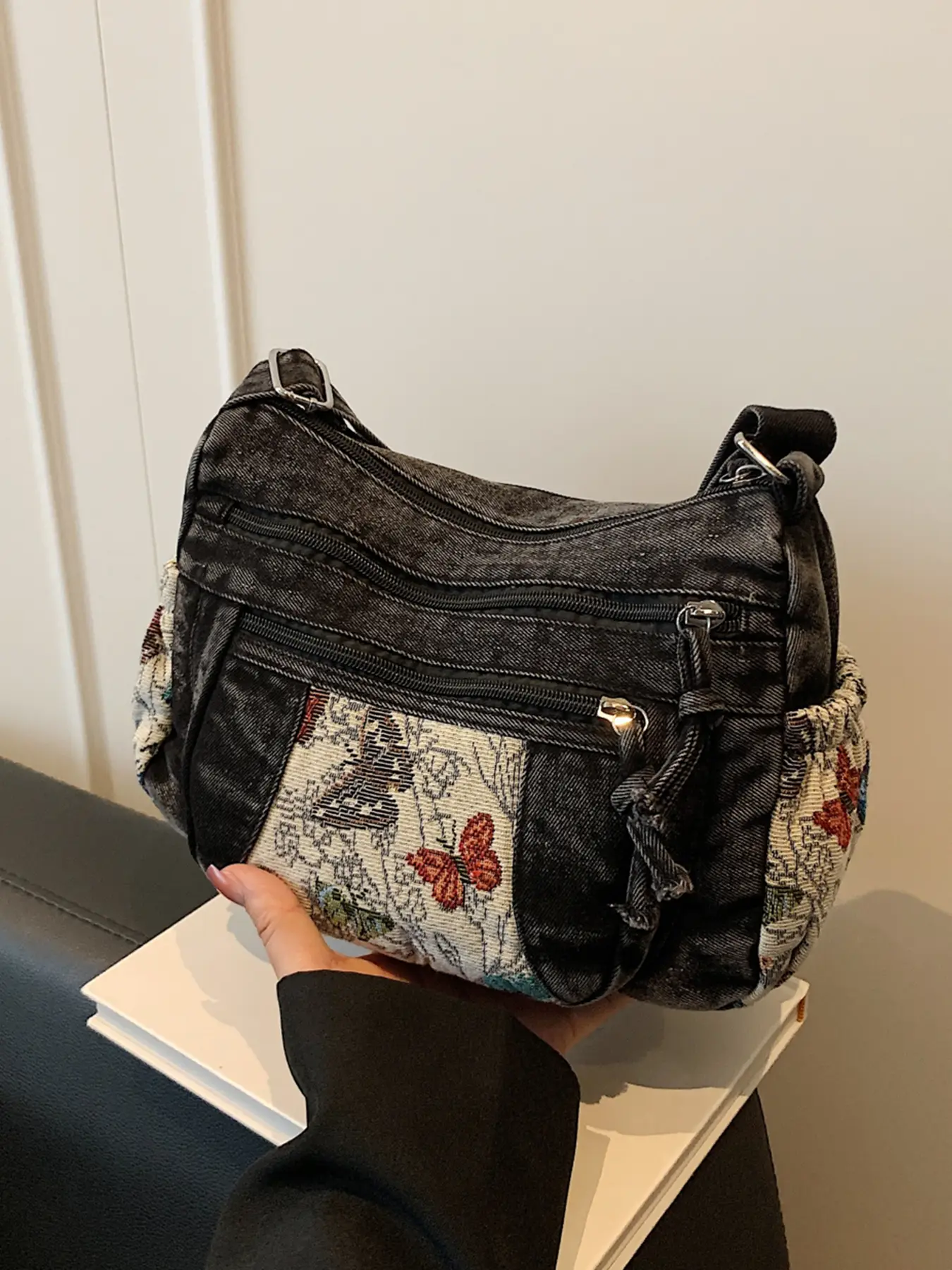 Retro butterfly collage shoulder bag, Crossbody shoulder bags, multi zipper pocket design, daily casual crossbody bag, Boho Style Crossbody bag, suitable for daily commuting, shopping, and photography, Vintage Shoulder Bag