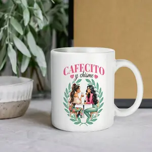 Cafecito y Chisme Ceramic 11oz & 15oz Mug, Latina Aesthetic Coffee Cup, Cute Best Friends Gossiping Design, Spanish Quote Drinkware for Women, Floral Wreath Girls' Talk Cute Mug