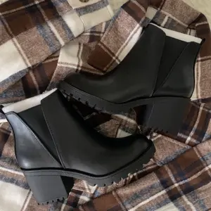 Black bootie