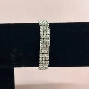 Fashionable Silver Bracelet for Women - Perfect for Any Occasion
