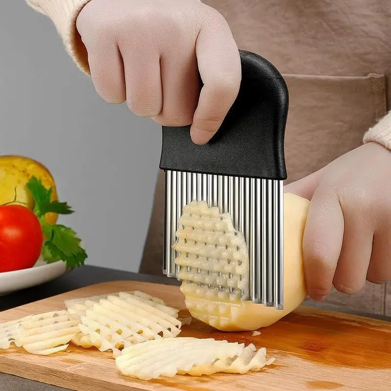 Crinkle Cutter Stainless Steel Wavy Blade Potato Chopper Vegetable Slicer for Fries Chips Carrots Cucumbers Fruit Home Kitchen Tool (Black,2pcs)