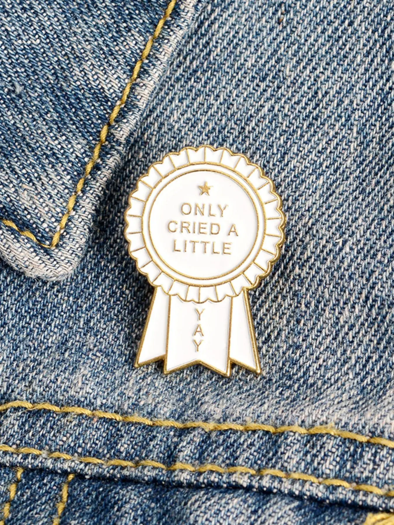 Y2k Letter "only Cried a Little" Design Geometric Lapel Brooch Pin for Girlfriend, Elegant 2024 New Fashion Alloy Badge Pins, Cute Kawaii Accessories for Daily Vacation Holiday Fall Festival Party Gift Fashion Accessory