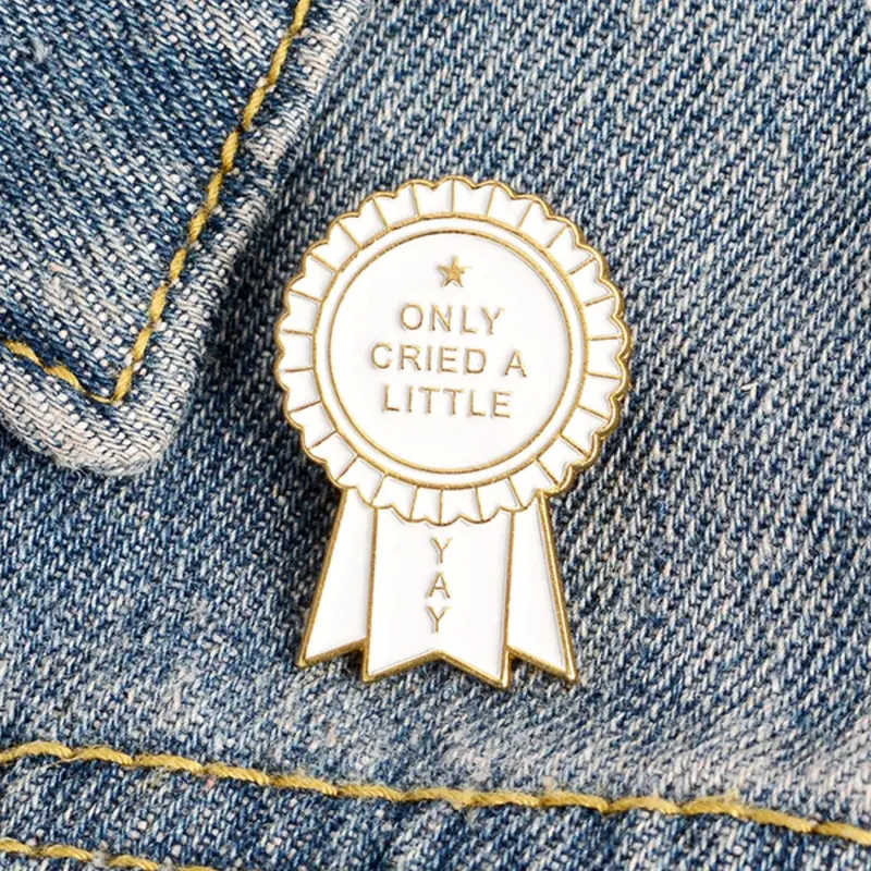 Y2k Letter "only Cried a Little" Design Geometric Lapel Brooch Pin for Girlfriend, Elegant 2024 New Fashion Alloy Badge Pins, Cute Kawaii Accessories for Daily Vacation Holiday Fall Festival Party Gift Fashion Accessory