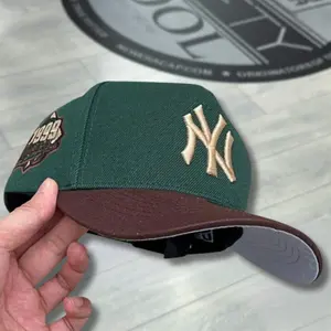 New Era New York Yankees 9FORTY Baseball Cap – Premium Embroidered NY Logo Hat with 1999 World Series Side Patch, Flat Brim MLB Streetwear Cap, Collector’s Limited Edition 2026 Urban Streetwear Gorra premium, moda urbana para hombres y mujeres