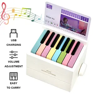 Singer Piano Calendar 2025 Piano Desk Calendar Desktop Peripheral Ornaments with 27 Music Calendar Cards 26 Songs Gift for Fans Shunmaii