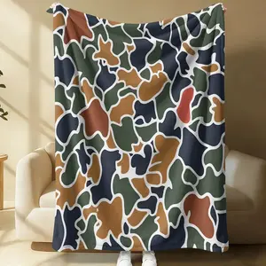 Multicolor Retro Camouflage Print Flannel Throw Blanket, Abstract Camo Pattern Blanket for Summer Air Conditioner Room, Lightweight Cozy Blanket for Bed Sofa Cover Office Nap Car Camping Travel