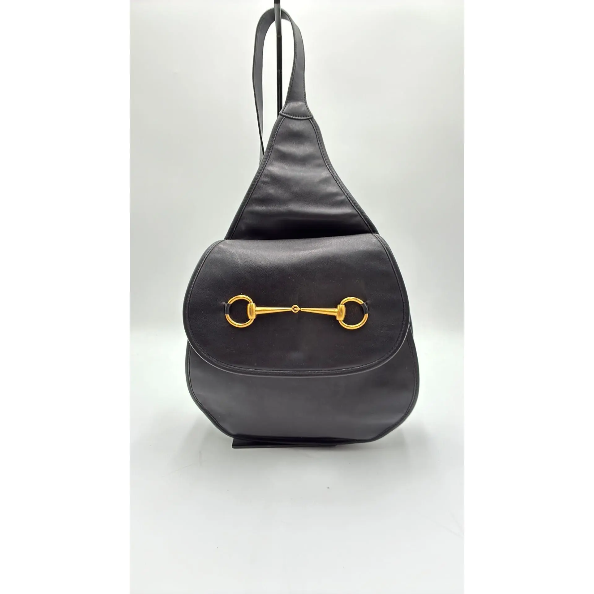 Pre-owned GUCCI Leather Luxury Bags & Accessories Horsebit Sling Bag Pack, Black Date Code: 00321130034. Entrupy ID: DHG9TY6.