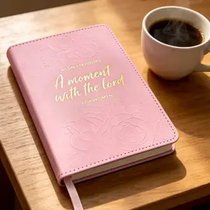 365-Day Women's Study Bible, NVA Full Color Hardcover, Daily Devotional for Christian Women, Faith, Prayer, Reflection, Inspirational Gift for Women