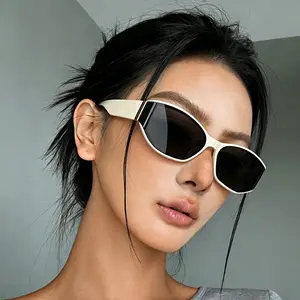 Women's Trendy Cat Eye Curved Sunglasses,UV400 Protection Retro Y2K Fashion Shades,Lightweight Anti-Glare Eyewear for Daily Wear,Travel & Festival Outings