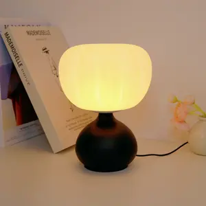 Pumpkin Shaped LED Table Lamp, USB Powered Night Light, Creative Desk Lamp, Decorative Light for Home Bedroom, Living Room, Office