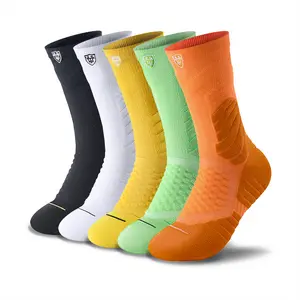 Men's mid-calf sports socks in a pack of 5 pairs. Theyfeature sweat-absorbing mesh for breathability, shockabsorption, and are wear-resistant. With terry cloth soles,these solid-color socks are suitable for basketball,running, football, Tubesocks