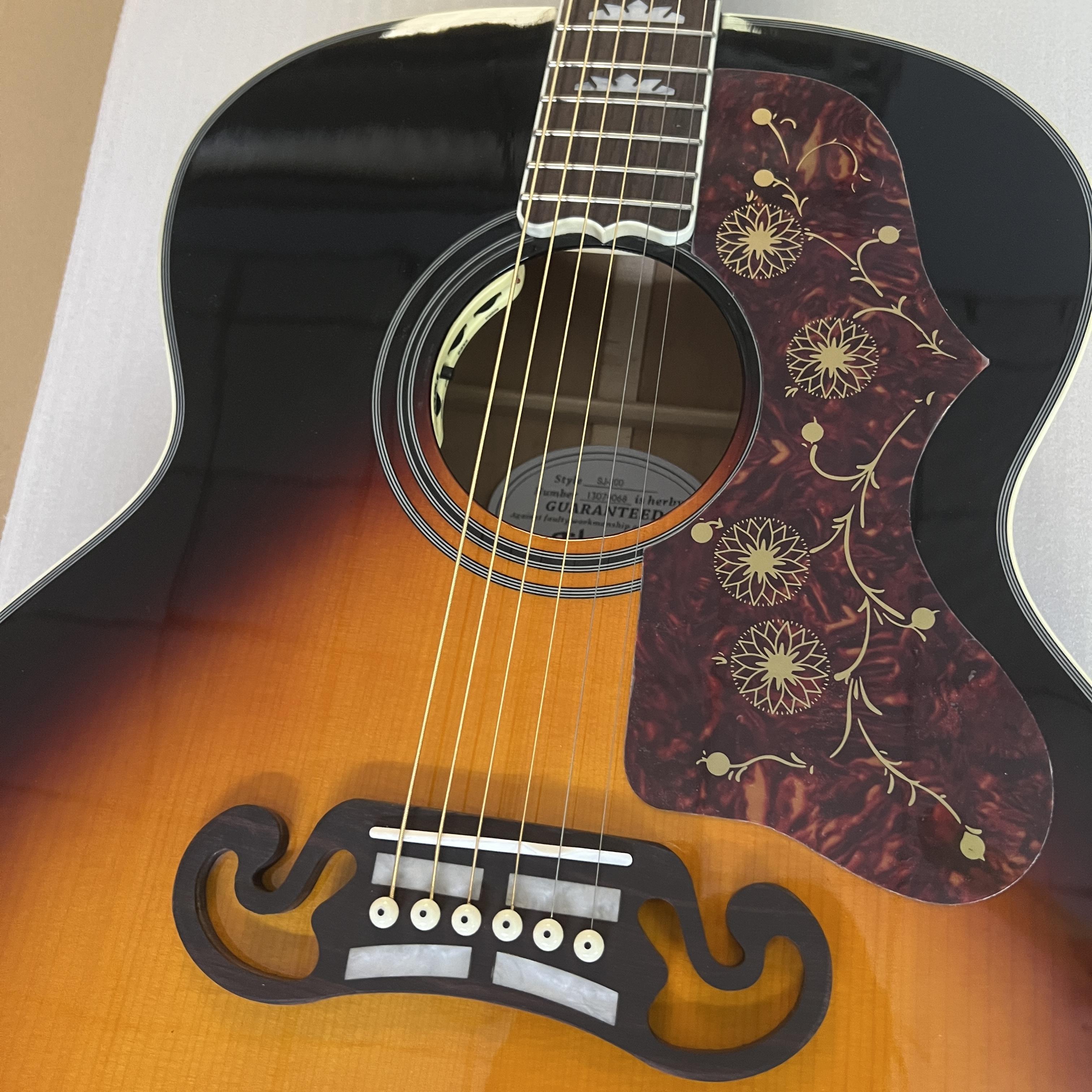 New Gibson SJ200 Acoustic Guitar Top Solid Spruce in Sunburst