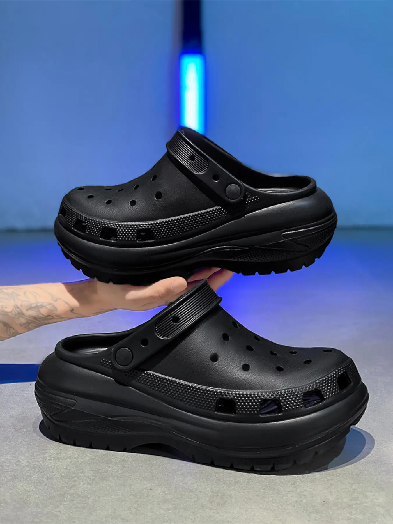 3-Color Couple Thick-Sole Clog Slippers, Sporty Breathable Clogs (35-45 Sizing) - EVA Lightweight Material, Breathable Holes, For Outdoor Wear & Home Casual, Comfortable, Easy To Put On & Take Off, Anti-Slip & Wear-Resistant
