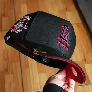 Black New Era 9FORTY Los Angeles Dodgers Curved Brim Baseball Hat, Red Embroidered LA Logo & Red Undervisor, MLB Streetwear Cap, Collector’s Limited Edition 2026 Urban Streetwear Gorra premium, moda urbana para hombres y mujeres