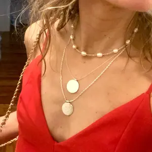 Custom Word Silver Medallion Affirmation Jewelry - Elegant Necklace for Personal Affirmations