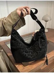 Casual Minimalist Crescent Zipper Shoulder Bag Casual Commuter Bag Solid Color Versatile Crossbody Bag