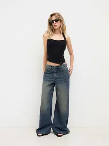 Low-Rise Baggy Blue Denim Jeans – Trendy Wide-Leg Casual Everyday Outfit