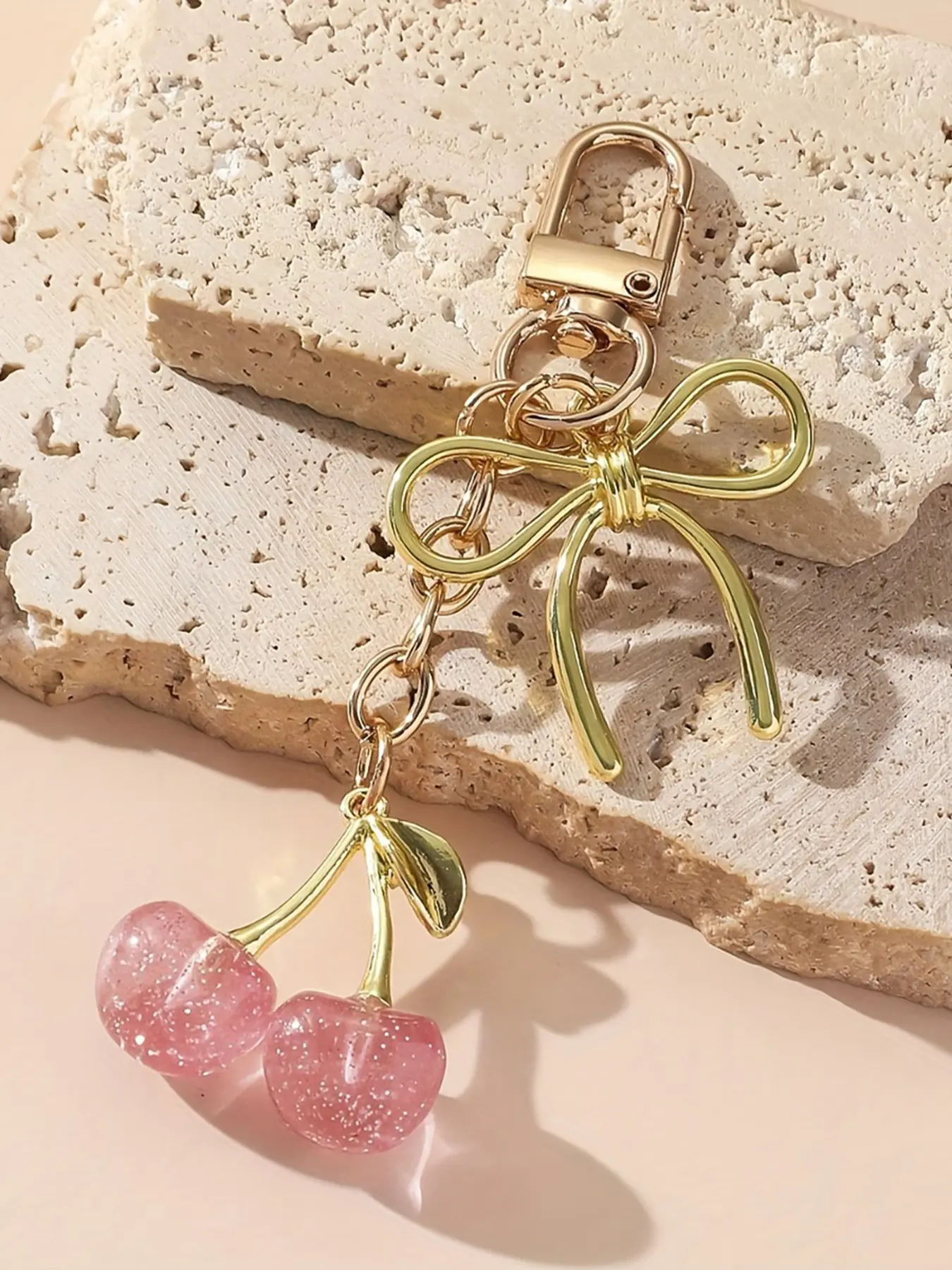 Niche design fashionable, simple, exquisite and lovely pendant key chain, personalized and casual daily wild bag accessories, aesthetic keychain, light and luxurious texture bow pendant, small and mini wild for Valentine's Day gifts Pendant Keychain