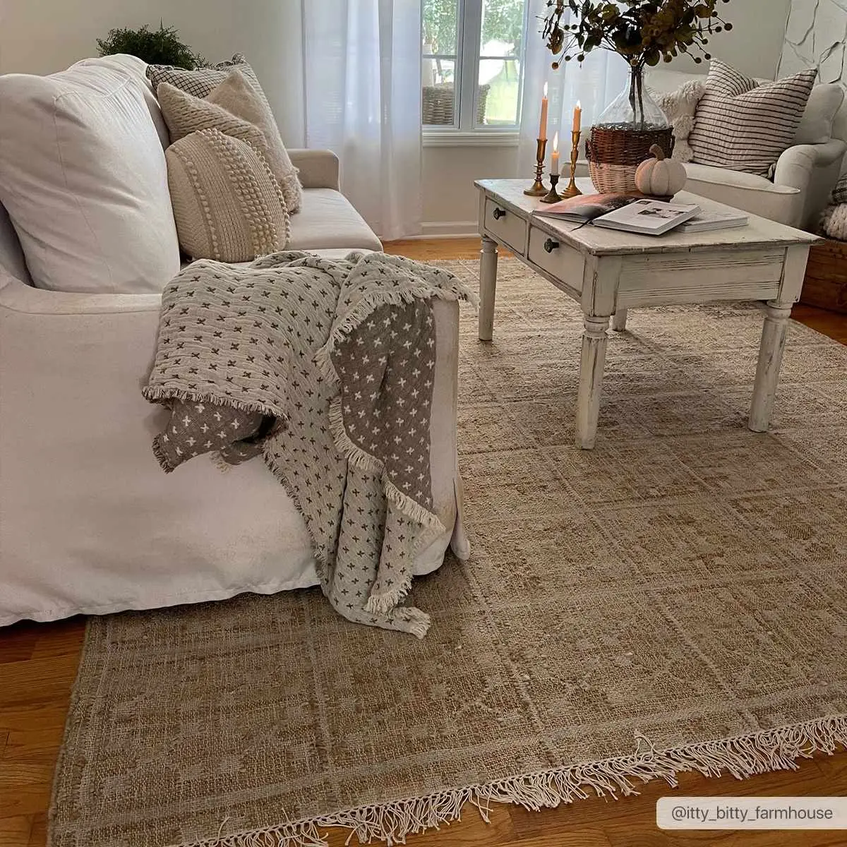 Hand Woven Natural Jute Fiber Rug - Rustic Farmhouse Fringed Decorative Area Rug, Cottage Cozy Handcrafted Floor Covering
