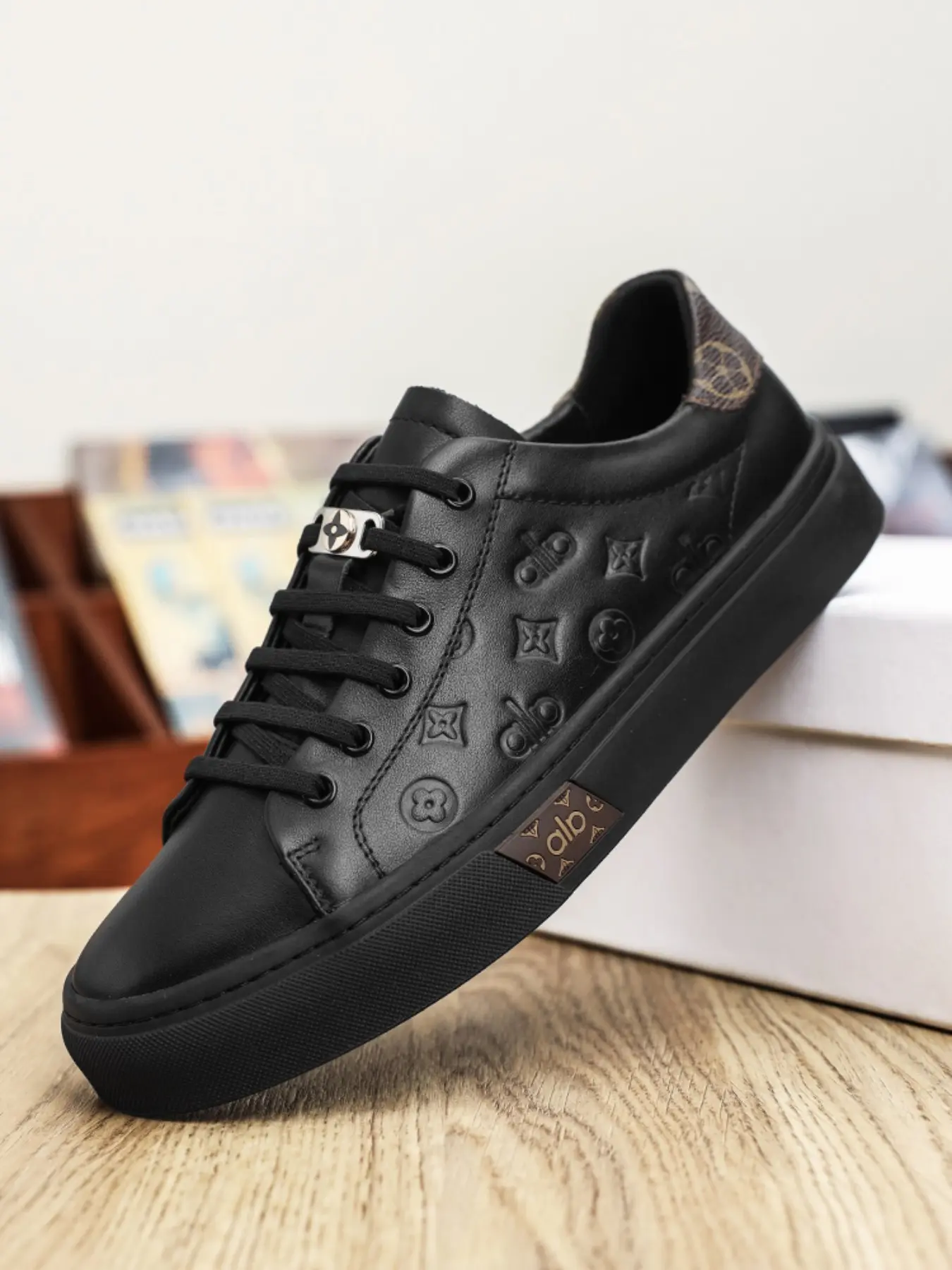 Light Luxury Board Shoes, Sneakers Walking Shoes Trainer 2026 Spring Summer New, Breathable Versatile Flat Sports Casual Shoes, Trendy Footwear for Men Women