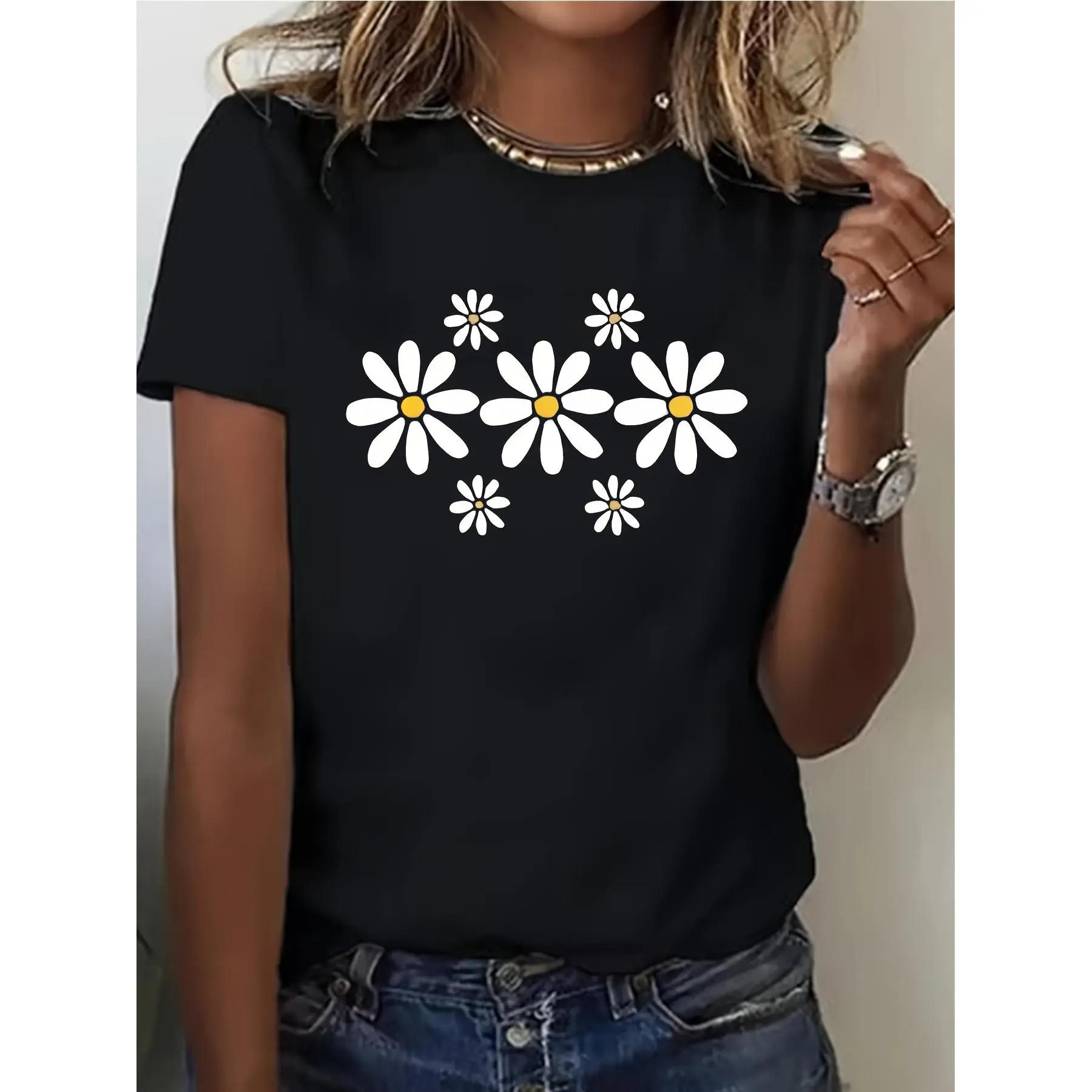 Plus-size Women's Daisy Print T-Shirt, Cute Little White Daisy Pattern, Casual Crew Neck Short Sleeve Tee, Comfortable and Breathable Daily Top, Fashionable Floral Print Casual T-Shirt