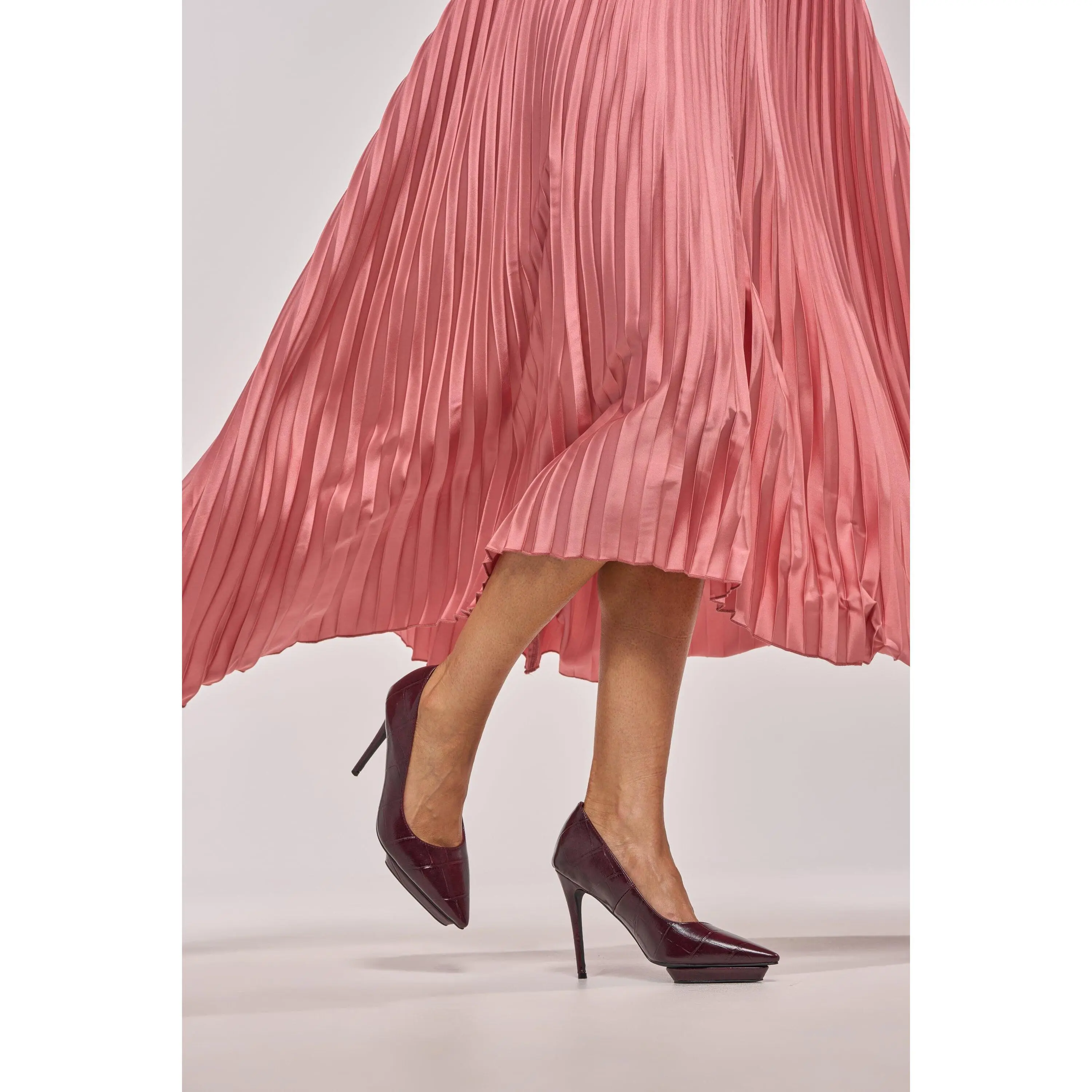 AKIRA GOLD SKYSCRAPER BURGUNDY PLATFORM STILETTO PUMP