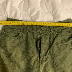 Shaver Lake Casuals Size 14. Capri Slacks Menswear Pants