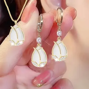 Tulip White Ladies' Necklace Earrings Set, featuring white gemstone design, with a spring romantic style, adorned with rhinestones, an elegant ladies' gift, highlighting your elegance and unique regal charm.