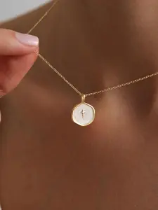 1 pc Small Cross Necklace For Women, Dainty 14K Gold Plated Cross Pendant Necklace, Cross Design Pendant, Small Cross Choker Necklaces Everyday Cross Charm Choker Minimalist Religious Jewelry Gifts, Everyday Wear, Gift for Parties & Daily wear