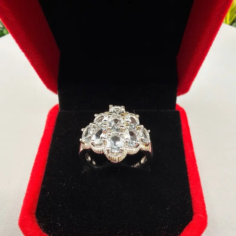Anillo de plata 925 size 7 con agua marinas naturales.