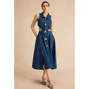 Fashionable women's sleeveless denim dress. Its waist adopts an open design, the hem is separated, and it is decorated with metal buttons.RAIMENTRY