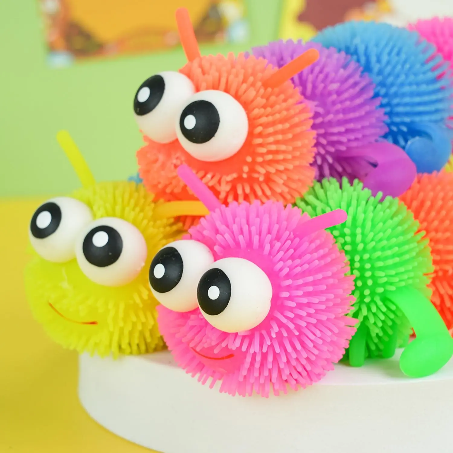 Large caterpillar pinch music mixed hair children's pinch toy decompression flash insect Colors random