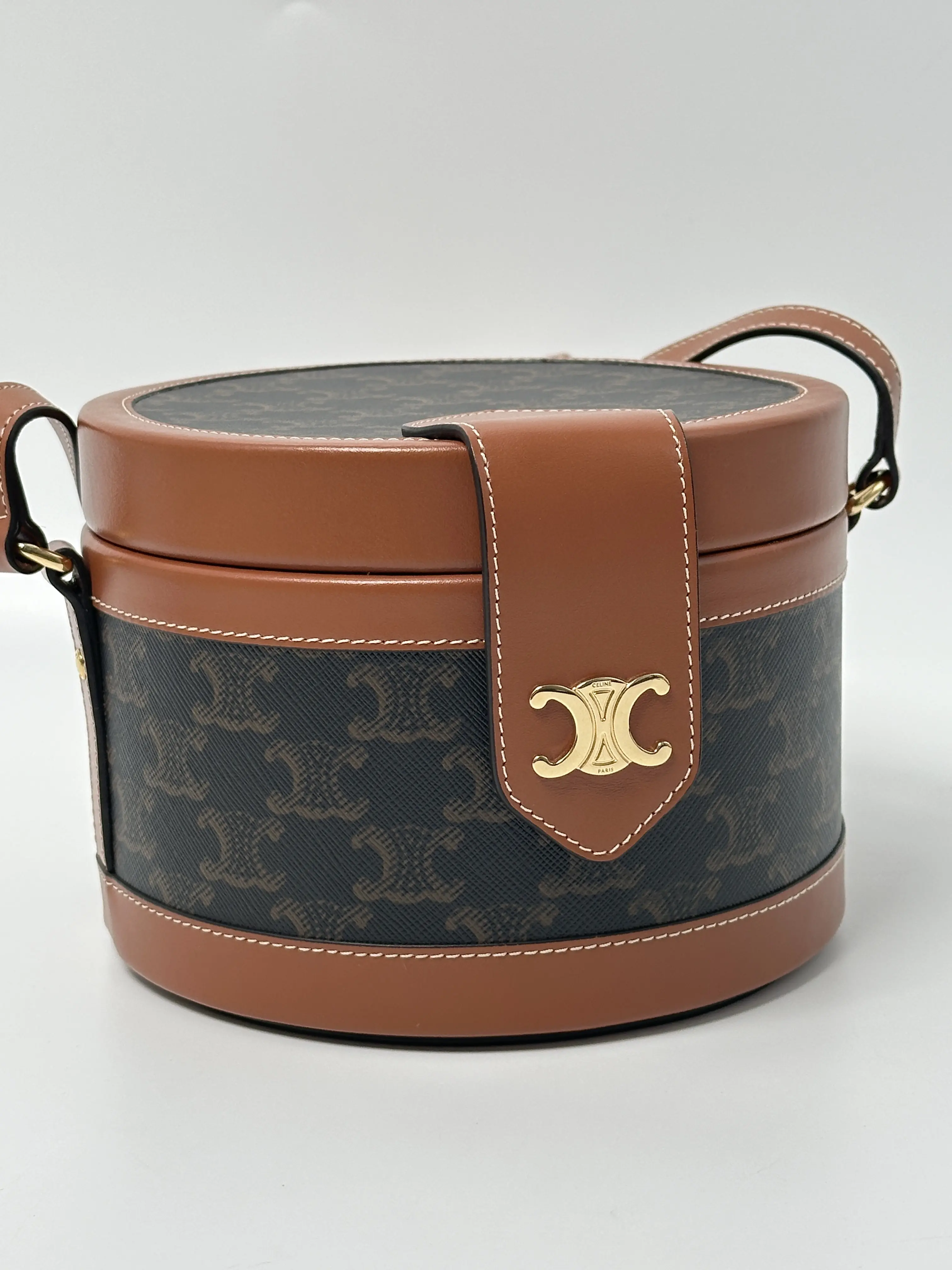 Pre-owned Celine Triomphe coated canvas with smooth trim and textile lining Shoulder Bags Tambour Shoulder Bag P008CE