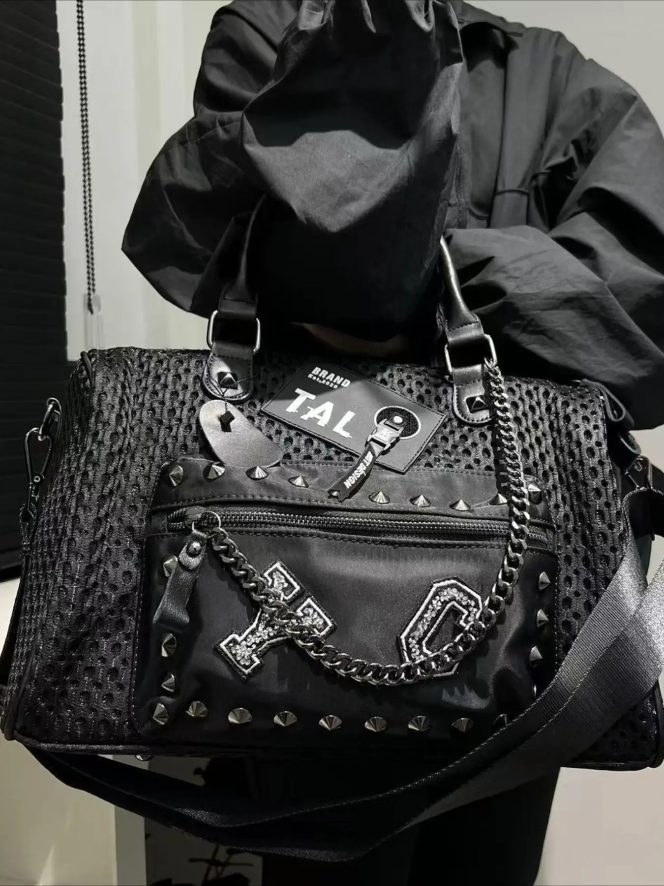 Y2K Women's Street Personalized Embellished Shoulder Bag, Large Capacity Rivet Splicing and Chain Decorative Handbag, Retro Multi Pocket Zipper Crossbody Bag, Fashionable Crossbody Bag, Fashion Crossbody Bags