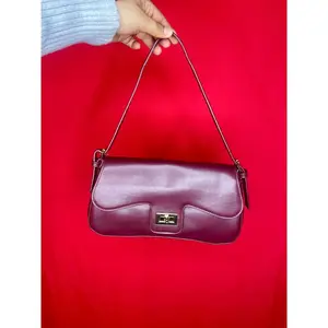 Classic Envelope Shoulder Bag