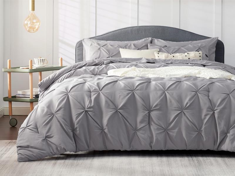 7 PCS-Bedsure Soft  Pintuck Messy Bedding Sets - Multi-Color,Cloud-like,Ultra-Soft,Machine Washable,Luxury Bedroom Decor Accessories,Breathable,All-Season King Size Comforter Sets,Hotel Quality, Restful Sleep, Geometric Pattern