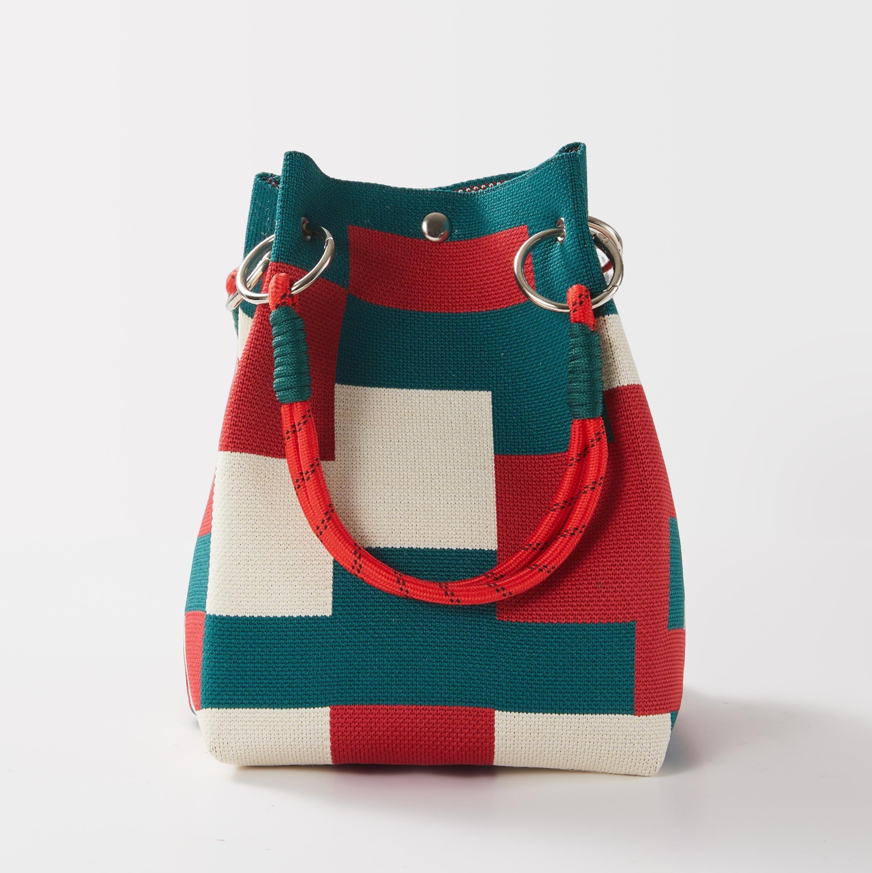 New Fashionable Women's Handbag - Multi-functional Mini Tote with Secure Snap Closure, Small Capacity, Suitable for Travel, Outdoor, Commuting, and Daily Use, Featuring Durable Handles and Stylish Accessories