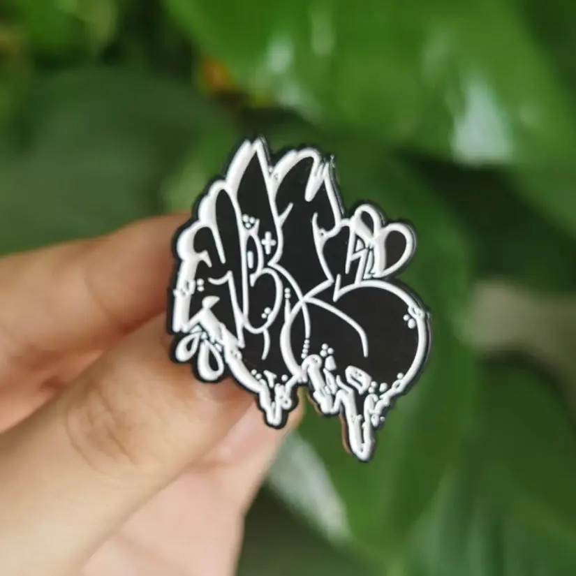 Kepts throw graffiti pin