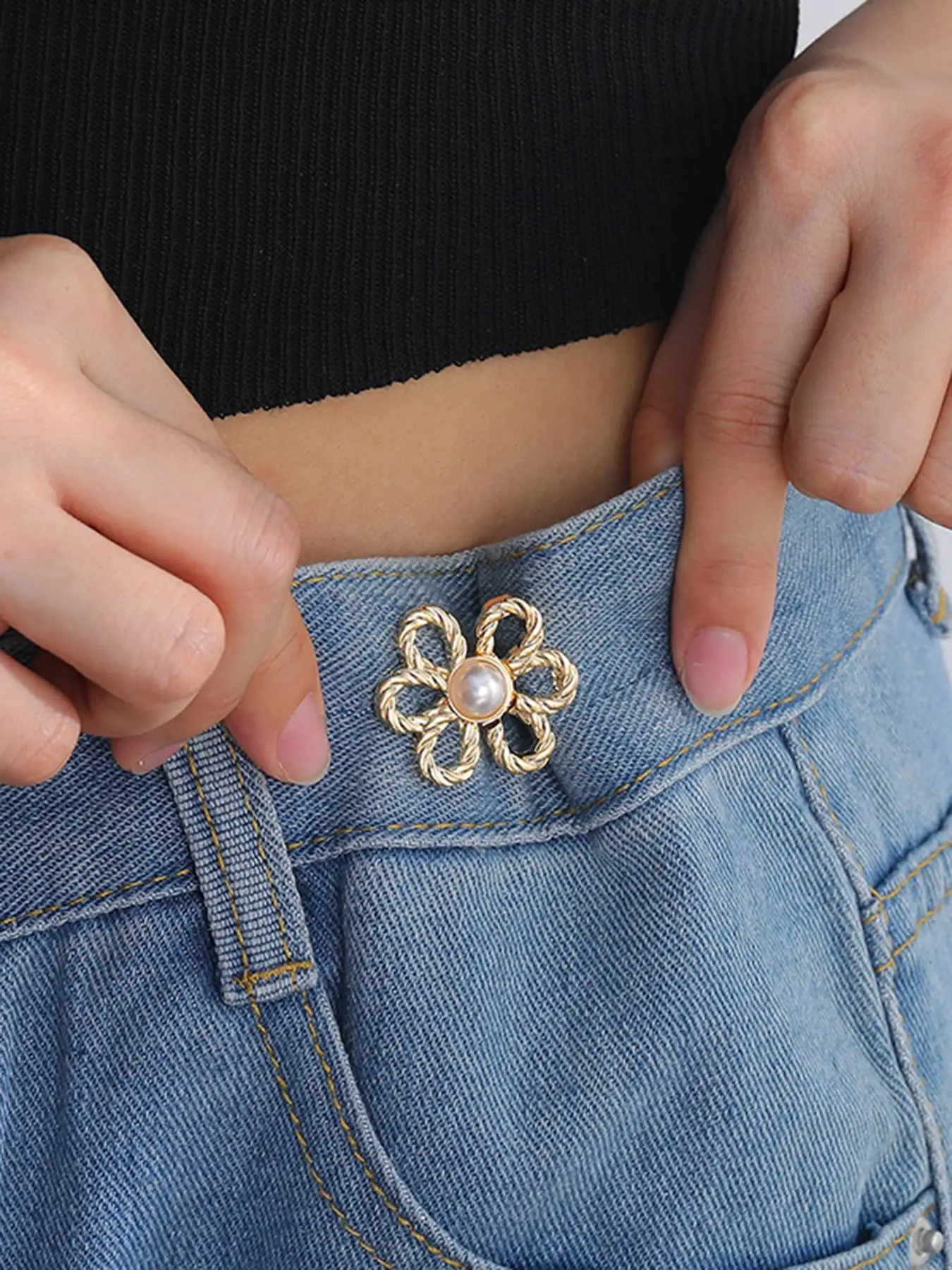 Elegant Flower Design Hollow Out Waist Buckle, Bouquet Daisy Pin, Fashion Faux Pearls Decorated Waistband for Jeans & Short Skirt, Elegant All-match F