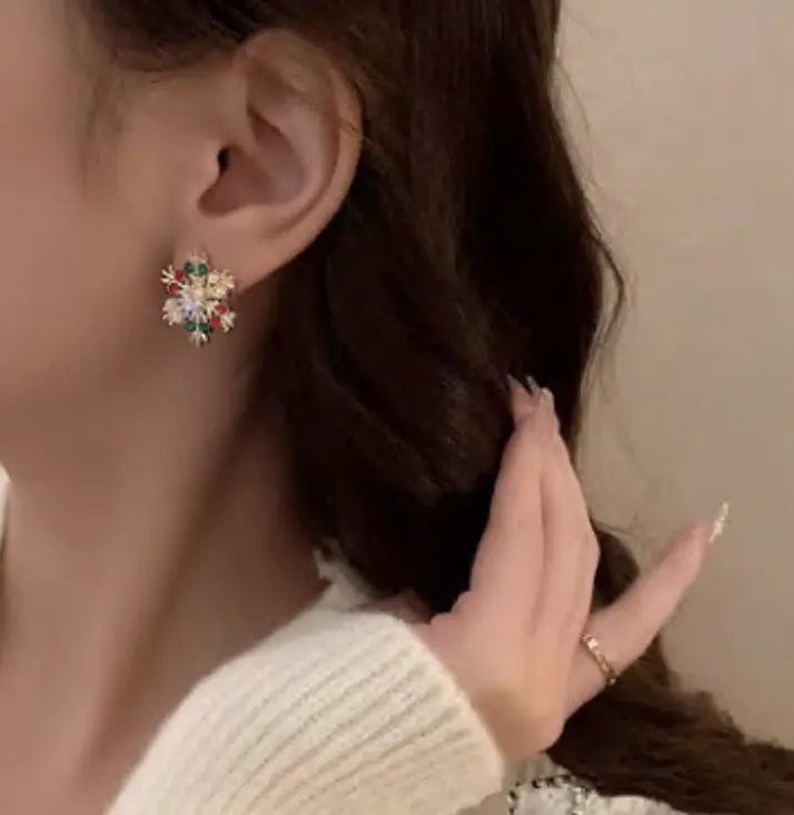 Exquisite Colorful Zircon Pearl Snowflake Christmas Earrings For Women Korean Fashion Xmas Stud Earring New Year Jewelry Gift