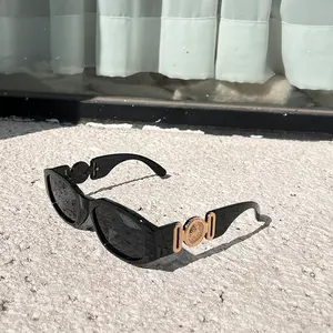 European American Retro Black Sunglasses for Women's Fashion 2025 New High-End Vintage Rectangle Shades with UV Protection Trendy Beach Eyewear