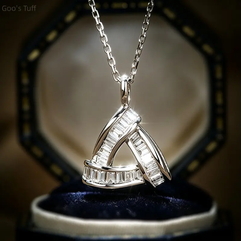 Women's Geometric Triangle Pendant Necklaces for Women - Euro-American Minimal Elegant Temperament Costume Jewelry for Daily Office Commute, Dating Gift