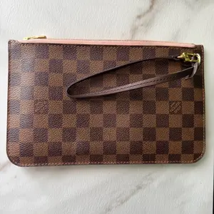 Pre-owned Louis Vuitton FINAL SALE Clutches & Wristlets Damier Ebene / Rose Ballerine Neverfull MM Pouch