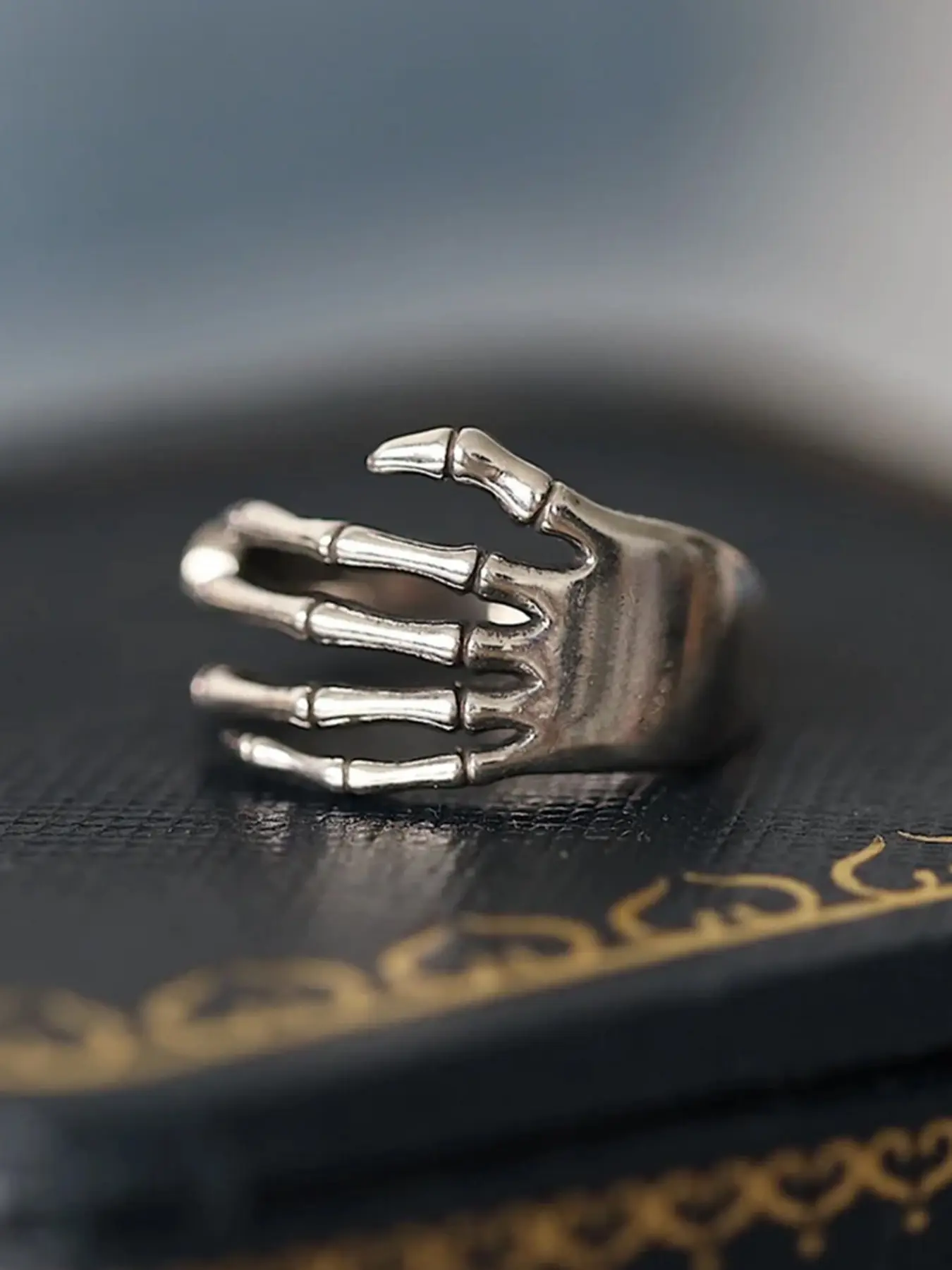 Gothic Skull Hand Motif Silver Ring, 925 Pure Silver Color, Halloween Party Accessory, Creative Gothic Style Jewelry for Women & Men, Halloween Accessories, Gothic Theme, Unique Rings