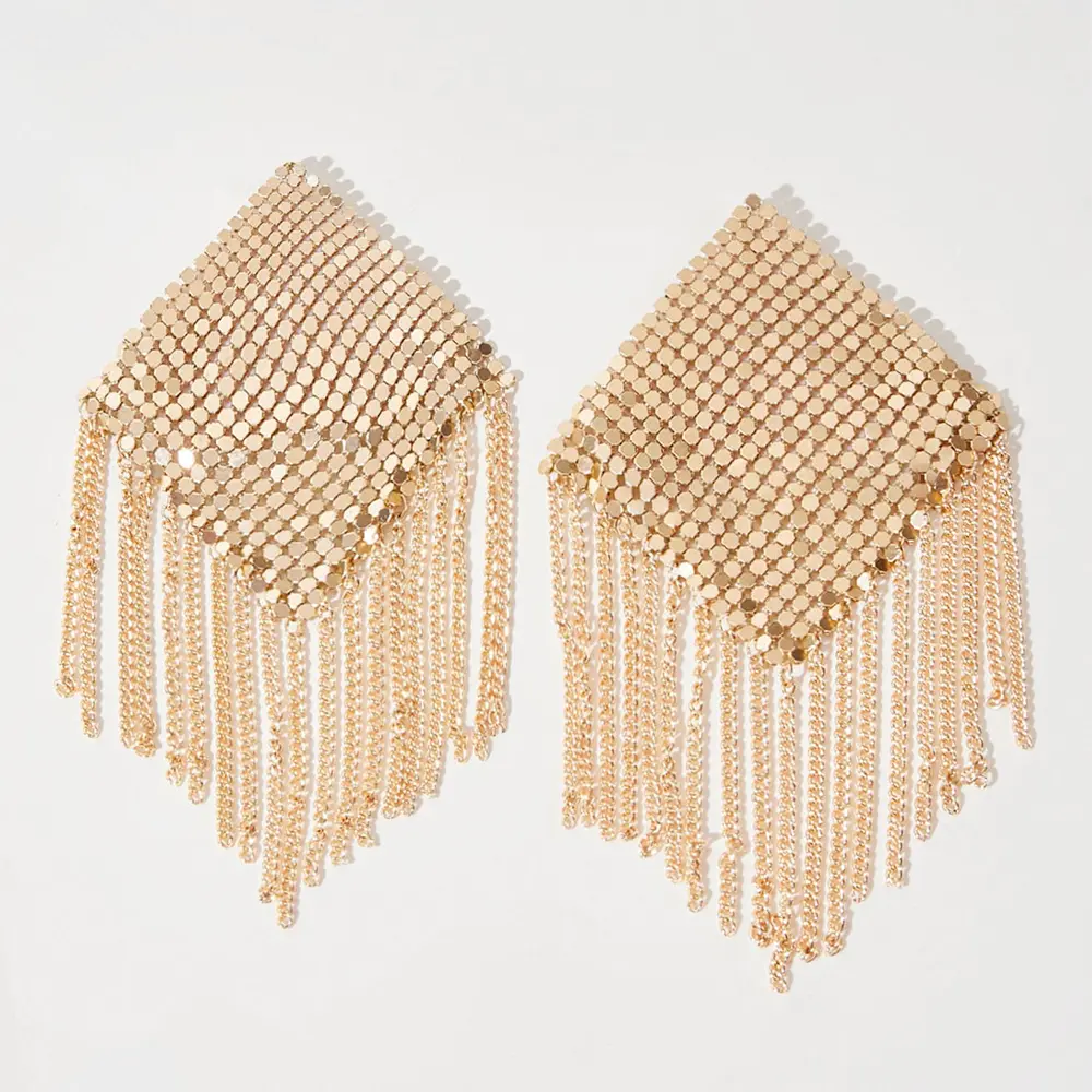 CCbodily 1 Pair Tassel Nipple Cover for Women Self Adhesive Reusable Silicone Breast Petals with Metal Chain Sexy Nipple Pasties