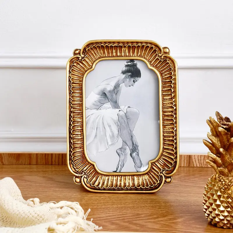 Vintage Photo Frame, 1 Count Shell Embossed Resin Photo Frame with Random Inner Paper, Wall Hanging & Tabletop Dual Use Photo Display Frame for Home Decor, Sturdy Vintage Square Frame, Durable Picture Frames