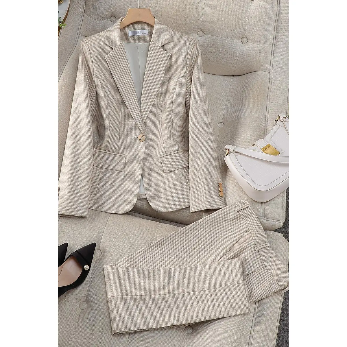 9537 Apricot colored suit+pants Polyeste